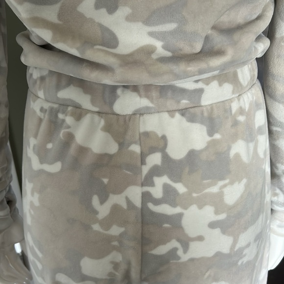 Aero Plush Camo Onesie - Picture 11 of 17